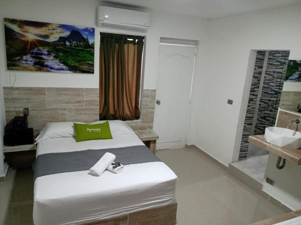 Hotel Brisas 메딜린 외부 사진