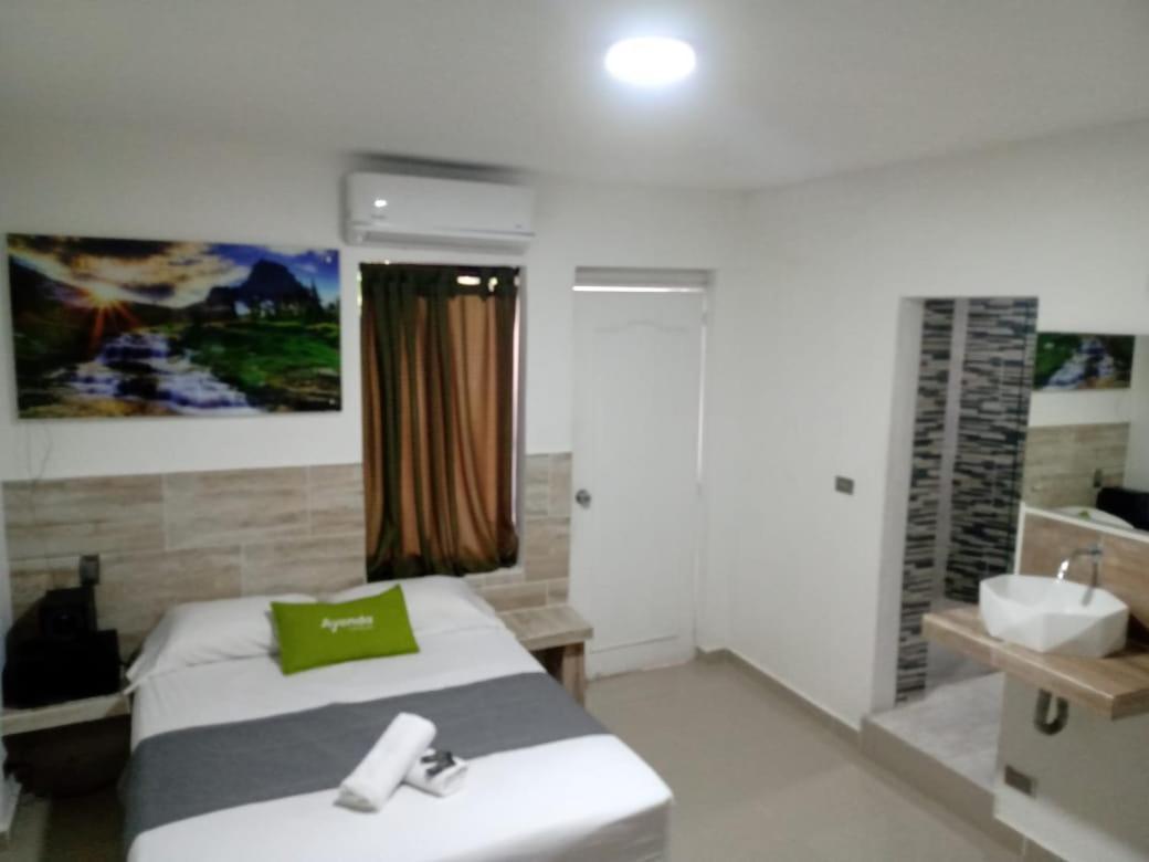 Hotel Brisas 메딜린 외부 사진