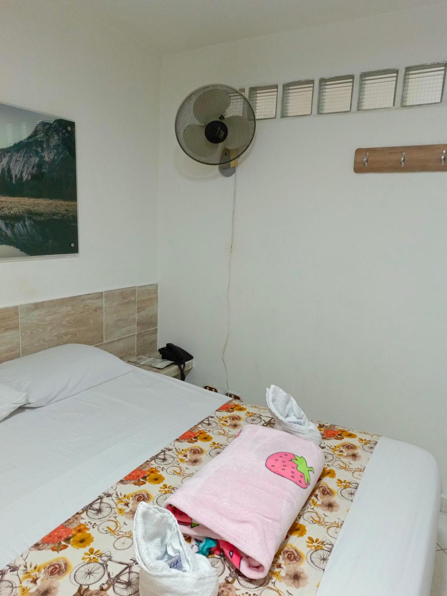 Hotel Brisas 메딜린 외부 사진