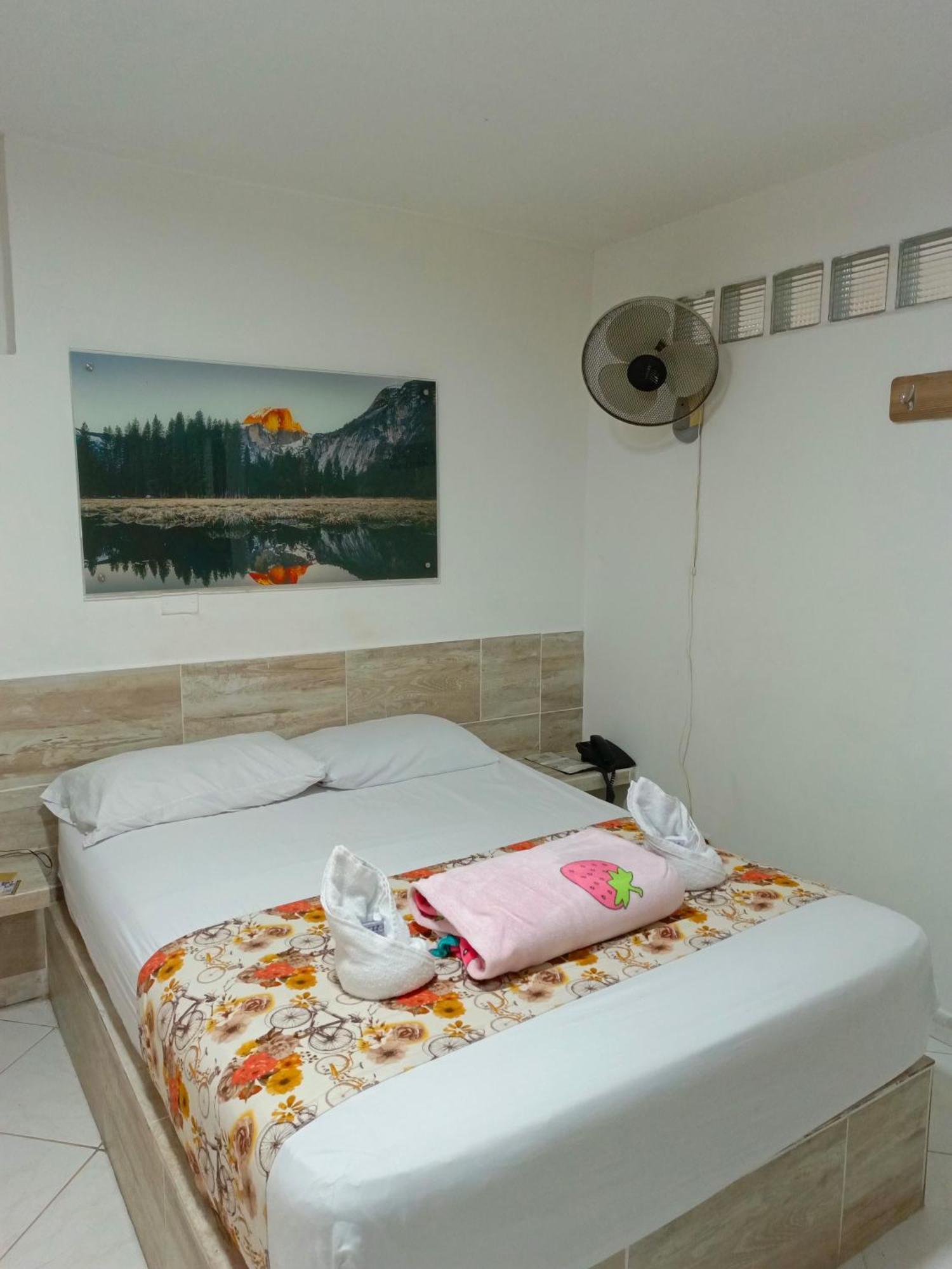 Hotel Brisas 메딜린 외부 사진